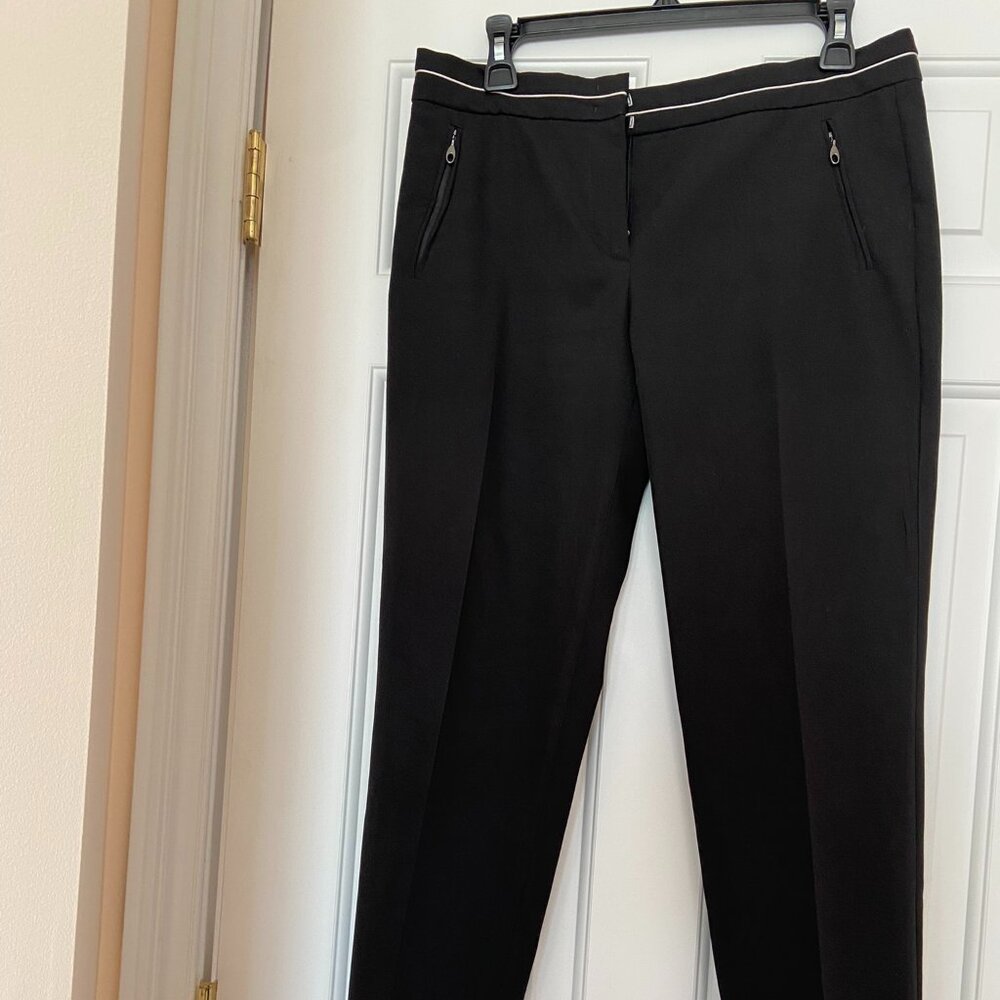 Gerry Weber black pants in size 8, featuring a skinny leg style with a mid-rise